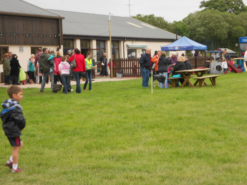 People arriving and braving the rain