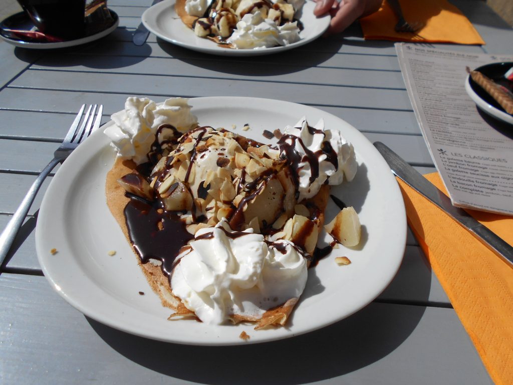 Pear chocolate and almond crepe