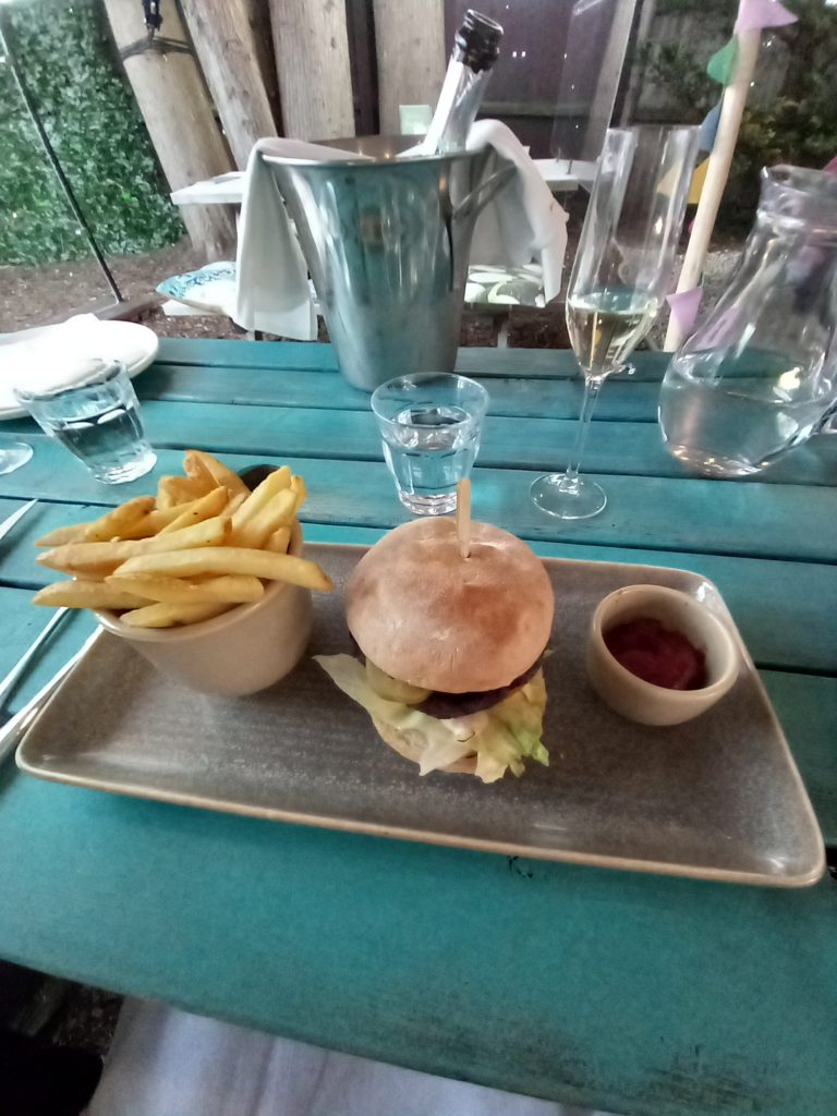 Burger at The Oaks Highcliffe