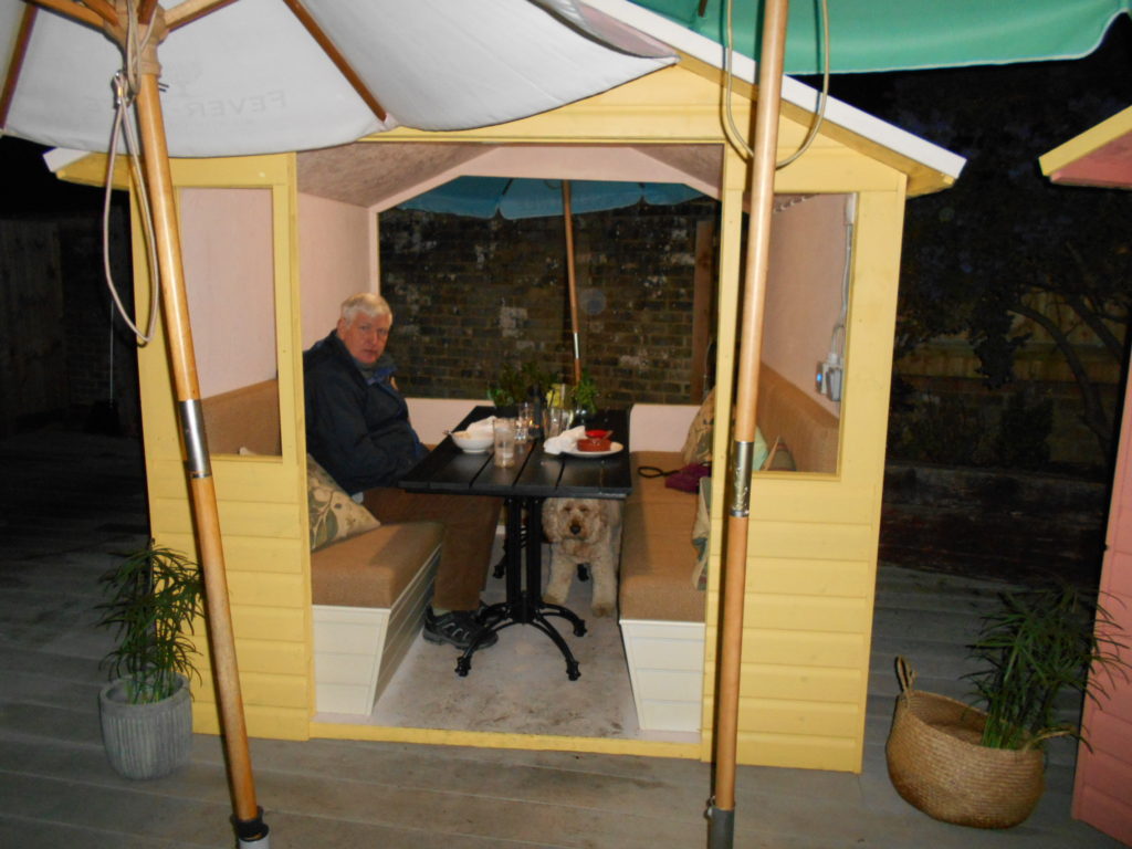 Beach Hut at The Oaks Highcliffe