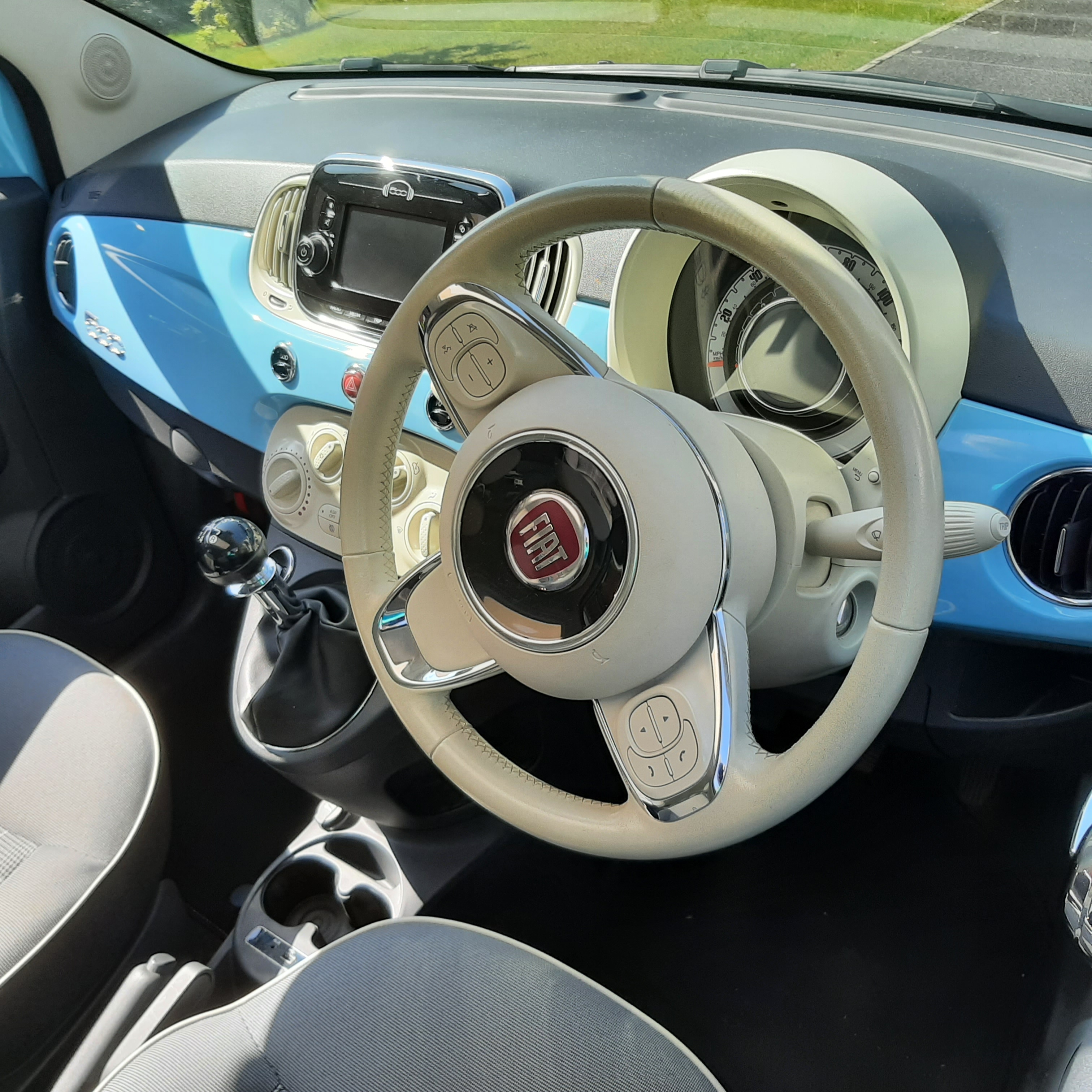 Interior Whizy the Fiat 500 Twinair