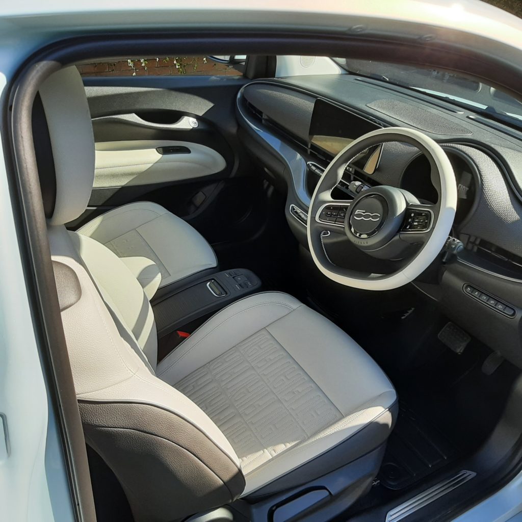 interior view Fiat 500e