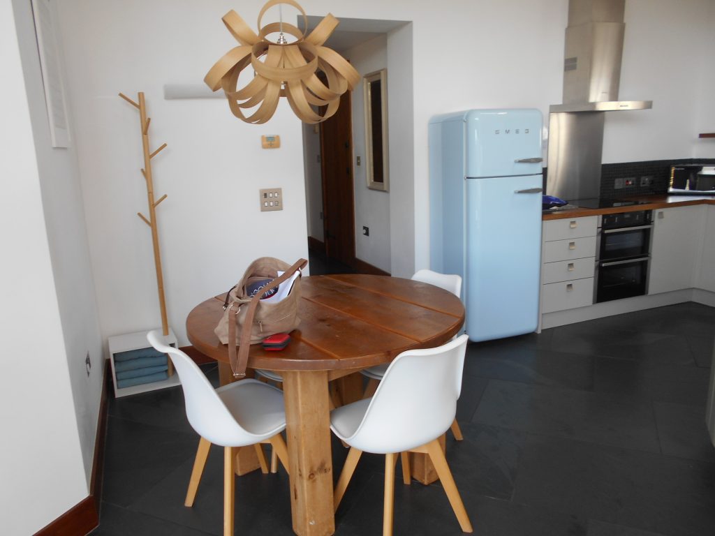Merlin Farm Cottages Mawgan Porth Dining Area