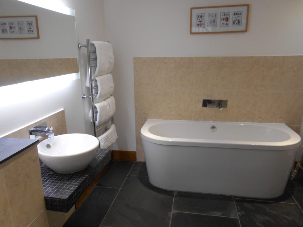 Merlin Farm Cottages Mawgan Porth Bathroom