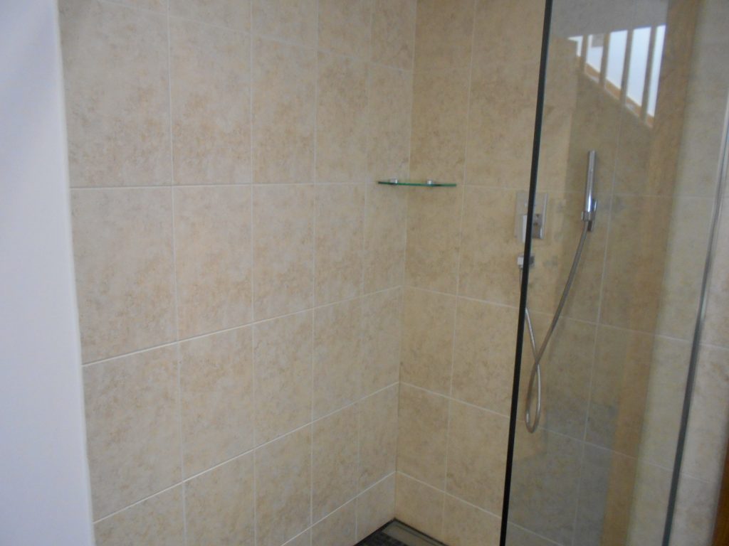 Merlin Farm Cottages Mawgan Porth Shower