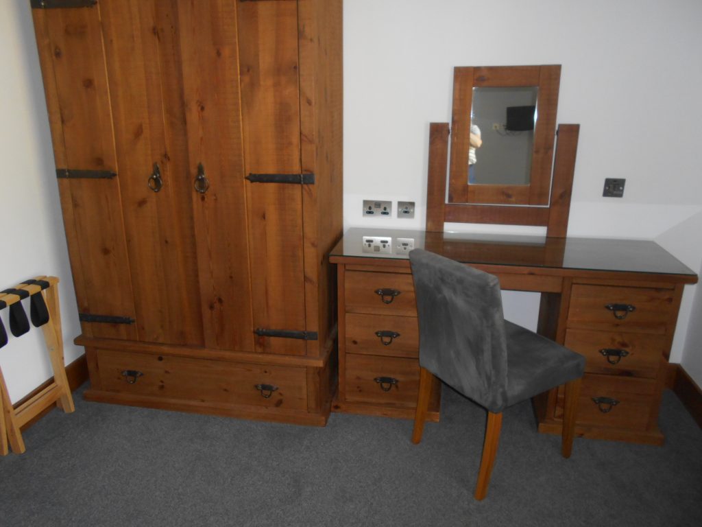 Merlin Farm Cottages Mawgan Porth Main Bedroom