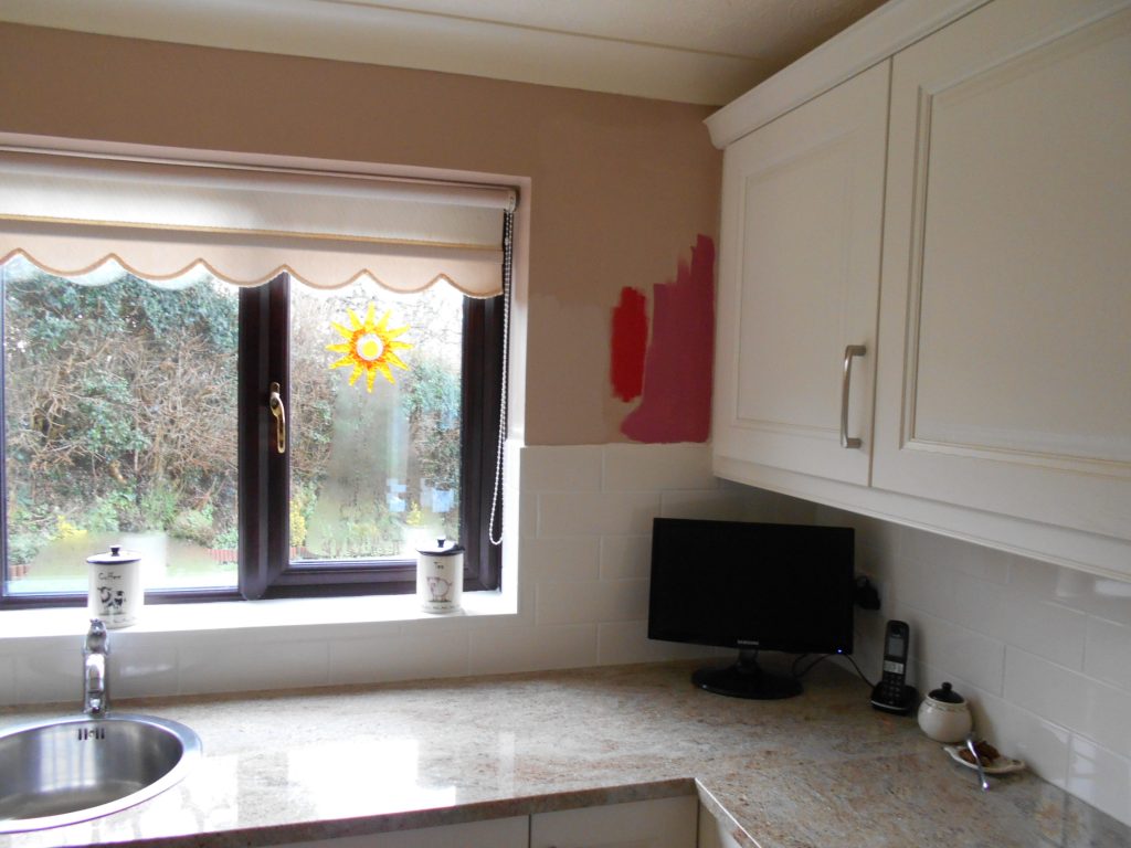 Kitchen paint colour matchpots